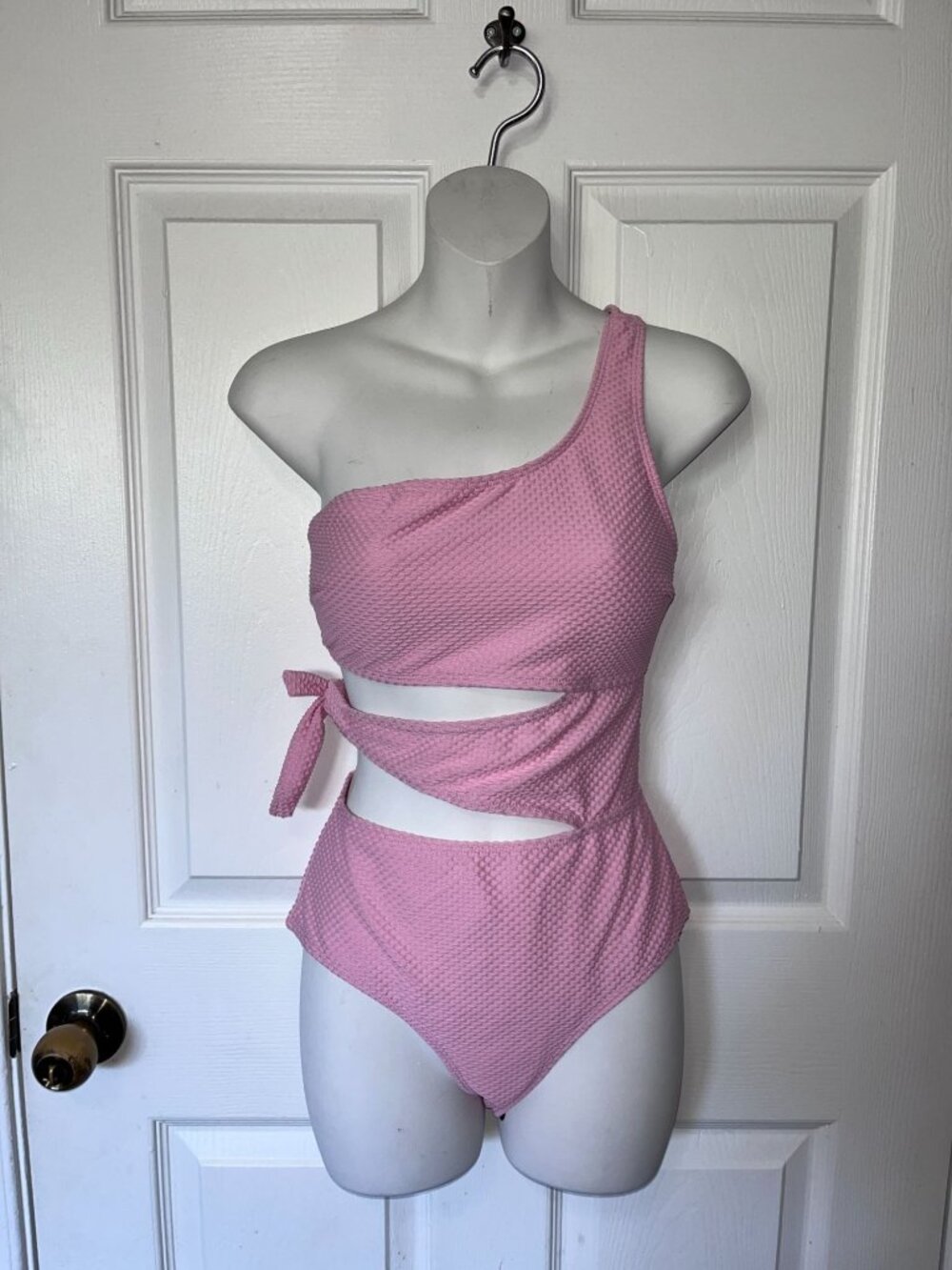 NWT One-Shoulder Pink Textured Cutout Swimsuit With Tie Detail Size L